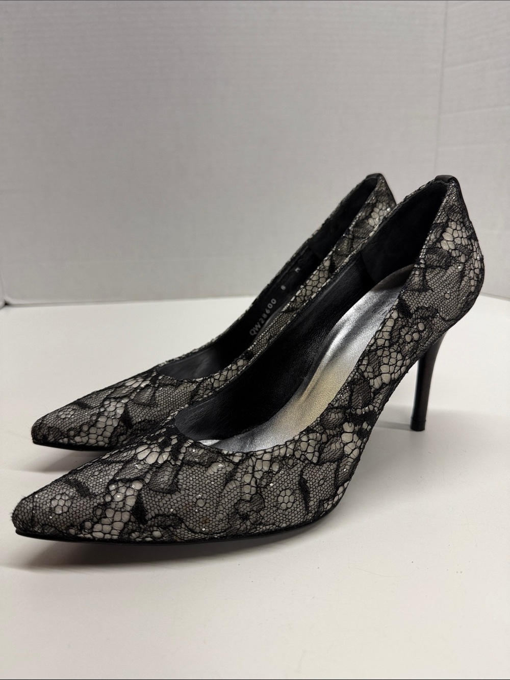 Stuart Weitzman Heels High Heel Shoes Pointed Toe Lace Floral Black White Size 8